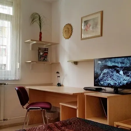 Retro 2Br Apartment Iva Tour As With Balcony And Ac Near Medical Faculty 1,5Km To Ljubljana Center Apartmán