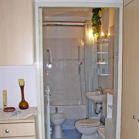 Apartmán Retro 2Br Apartment Iva Tour As With Balcony And Ac Near Medical Faculty 1,5Km To Ljubljana Center *