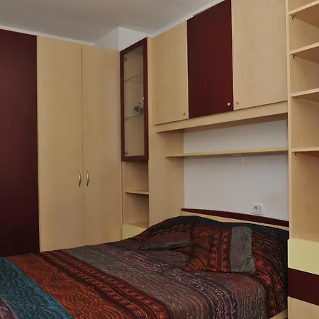 Retro 2Br Apartment Iva Tour As With Balcony And Ac Near Medical Faculty 1,5Km To Ljubljana Center Lublaň