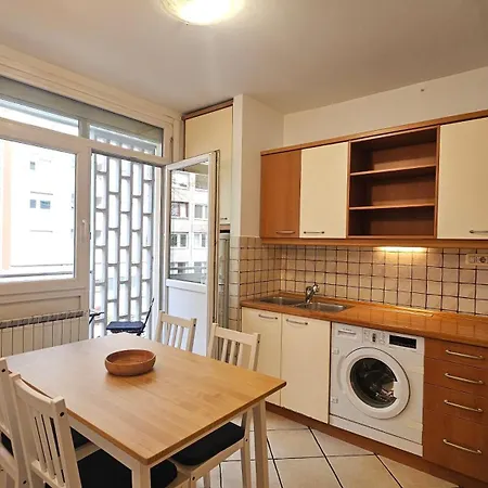 Iva Two-bedroom Tour As With Balcony And Ac, Newly Refreshed For 2026, Near Medical Faculty In * ليوبليانا