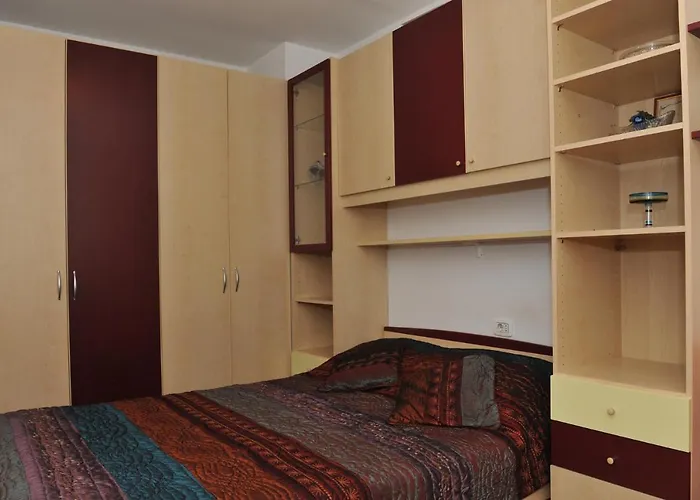 Retro 2Br Apartment Iva Tour As With Balcony And Ac Near Medical Faculty 1,5Km To Ljubljana Center ليوبليانا