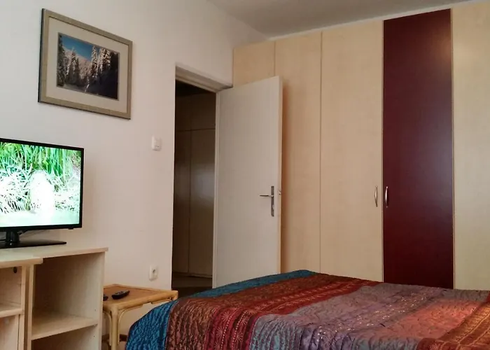 Retro 2Br Apartment Iva Tour As With Balcony And Ac Near Medical Faculty 1,5Km To Ljubljana Center شقة ليوبليانا